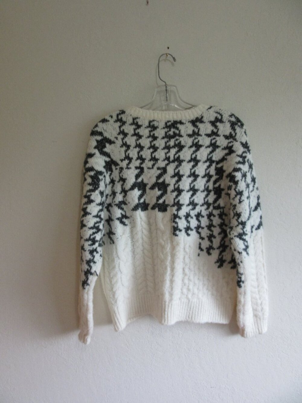 LINE Black & White Houndstooth Pattern L Pullover Long Sleeve Sweater - Picture 3 of 4